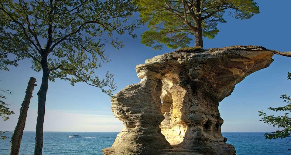 Chapel Rock in Pictured Rocks National Lakeshore, Michigan -- Heeb Photos / eStock Photo &copy; (Bing Canada)