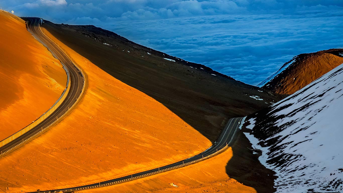 通往夏威夷大岛，冒纳凯阿火山的公路 (© Gary S. Chapman/Shutterstock)(Bing China)