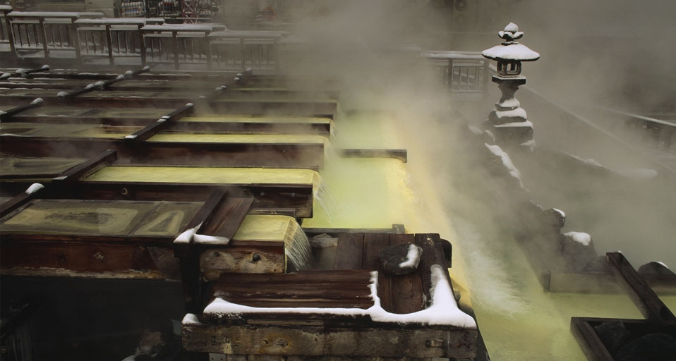 ｢草津温泉の湯畑｣群馬, 草津 -- Japan Travel Bureau/Photolibrary &copy; (Bing Japan)