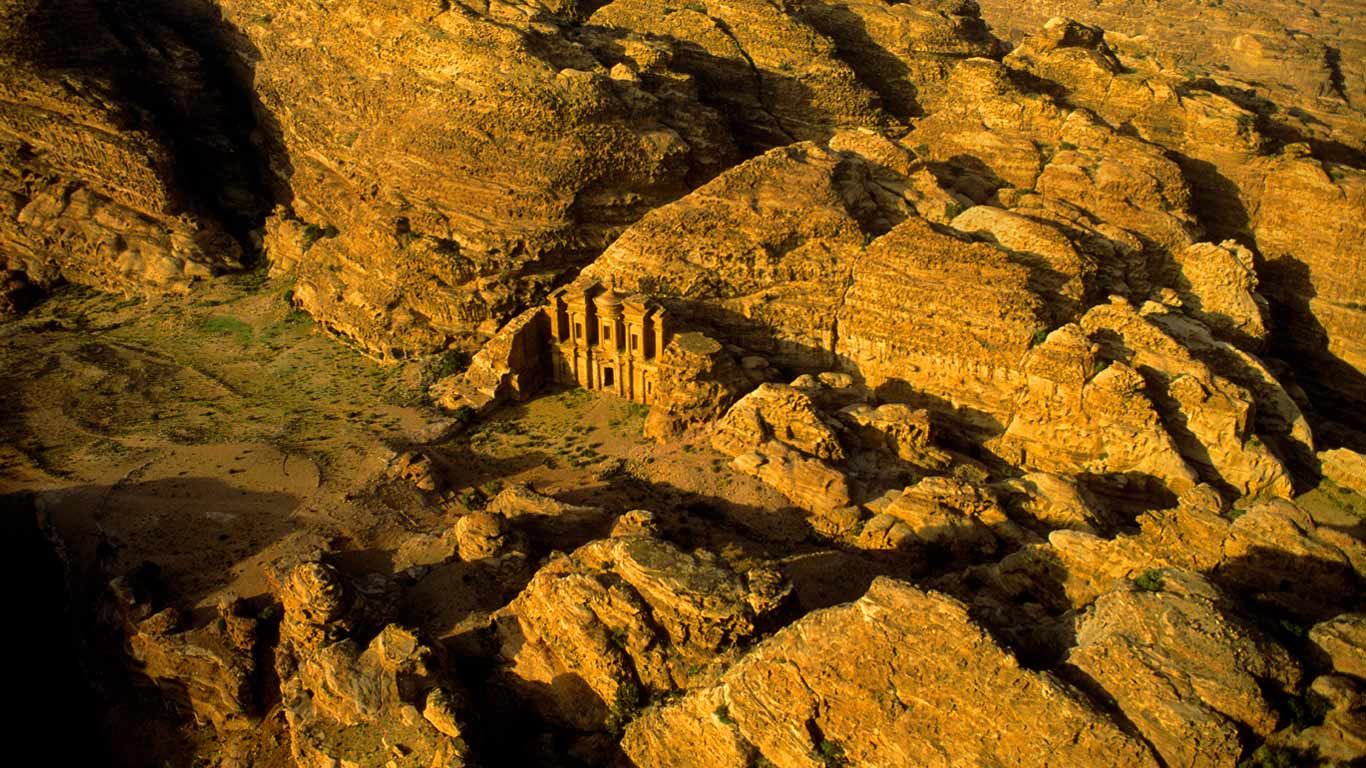 Aerial view of Petra, Jordan (© Annie Griffiths Belt/Getty Images)(Bing Canada)