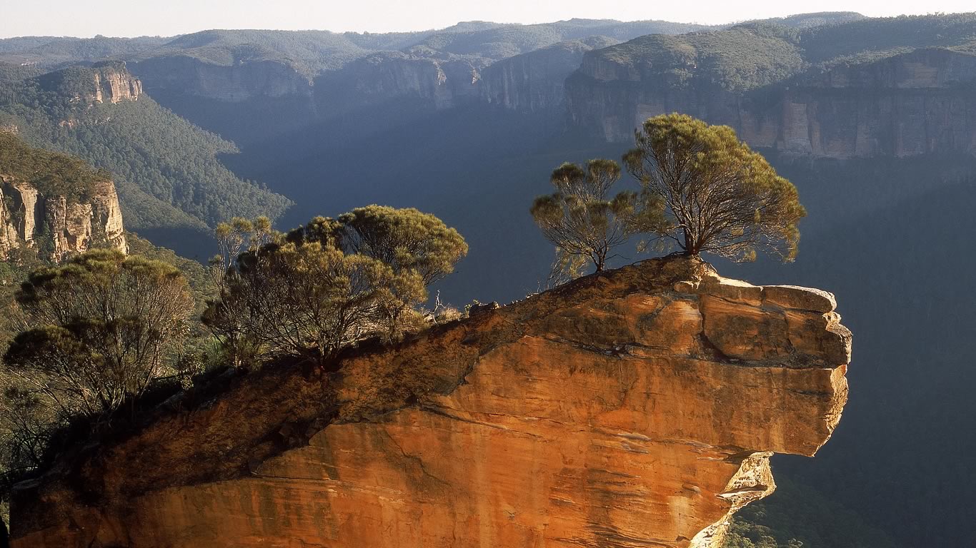 Hanging Rock at the Blue Mountains, New South Wales (© Phillip Hayson/Photolibrary/Getty Images)(Bing Australia)