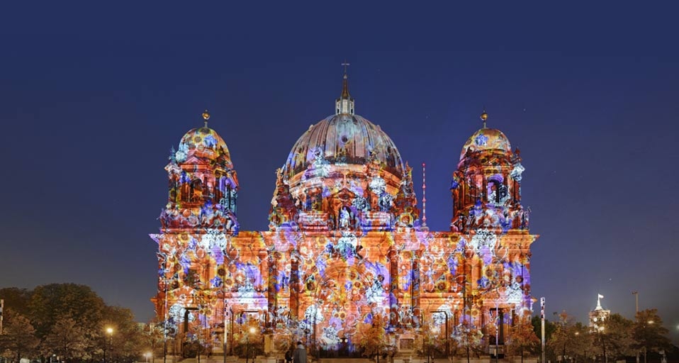 德国灯光节期间的柏林大教堂 (© Axel Schmies/Age Fotostock) &copy; (Bing China)