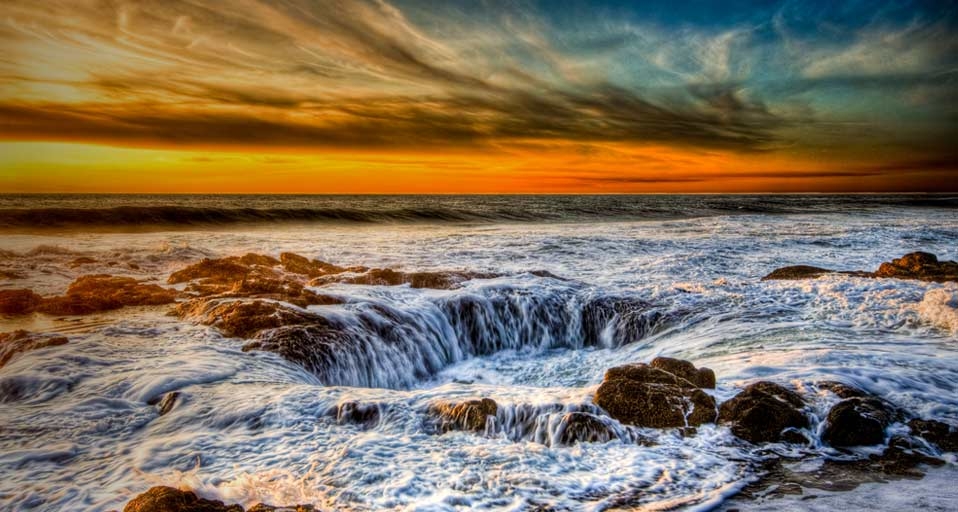 Thor’s Well, on the Oregon coast -- Chris Mullins &copy; (Bing Canada)