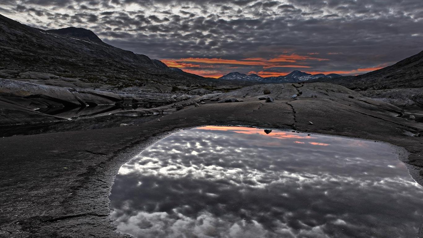 挪威尤通黑门山国家公园内的湖 (© Sylvestre Popinet/Christel Freidel/Minden Pictures)(Bing China)