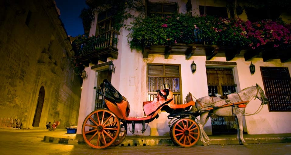 西班牙风格的哥伦比亚卡塔赫纳街景  -- PhotoLatino/eStock Photo &copy; (Bing China)