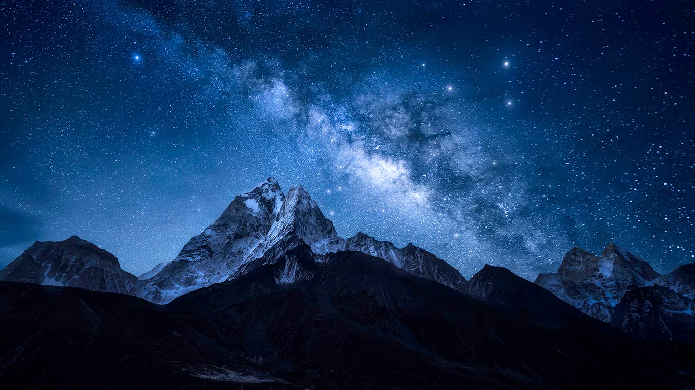 Milky Way over the Himalayan peak Ama Dablam in Nepal (© Weerakarn Satitniramai/Getty Images)(Bing New Zealand)