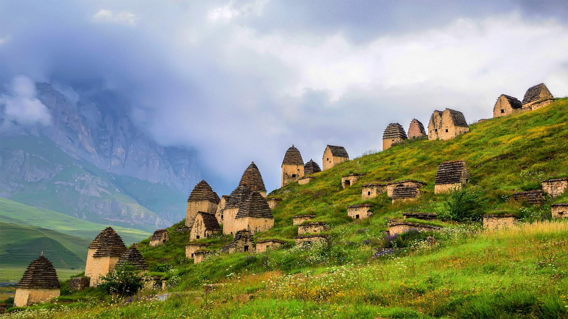 北奥塞梯-阿兰共和国的一片墓地，俄罗斯 (© Yakov Oskanov/Shutterstock)(Bing China)