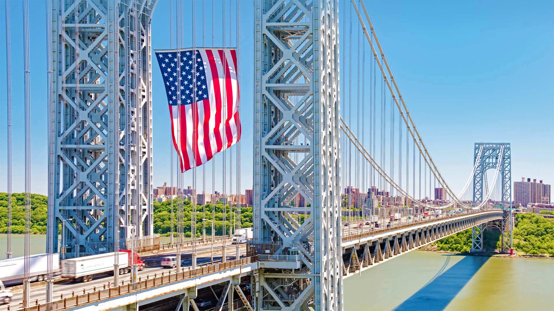 The George Washington Bridge displays the American flag in honor of Flag Day, June 14, 2016, Fort Lee, New Jersey (© Robert D. Barnes/Getty Images)(Bing United States)