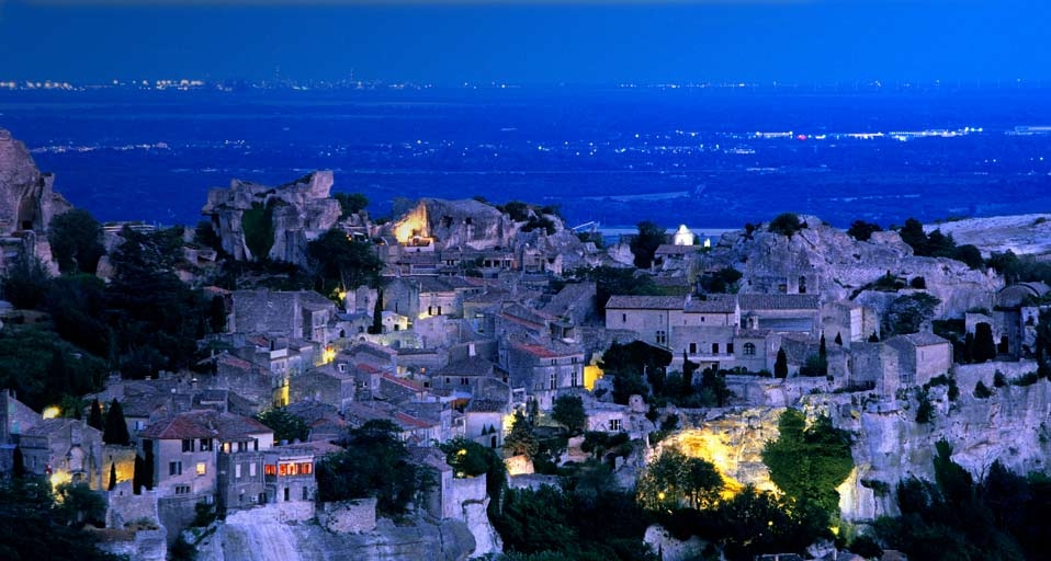 Les Baux-de-Provence, Bouches-du-Rhône, PACA (© Camille Moirenc/ Getty images) &copy; (Bing France)