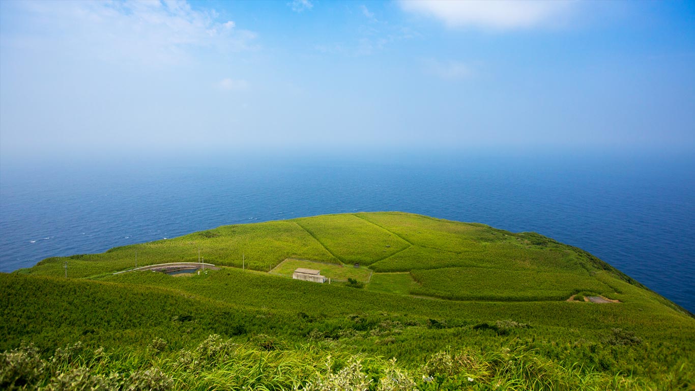 ｢青ヶ島｣伊豆諸島 (© dataichi - Simon Dubreuil/Moment/Getty Images)(Bing Japan)