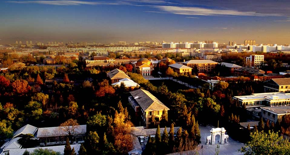 水木清华：清华大学校园全景 -- 清华大学/刘旋 &copy; (Bing China)