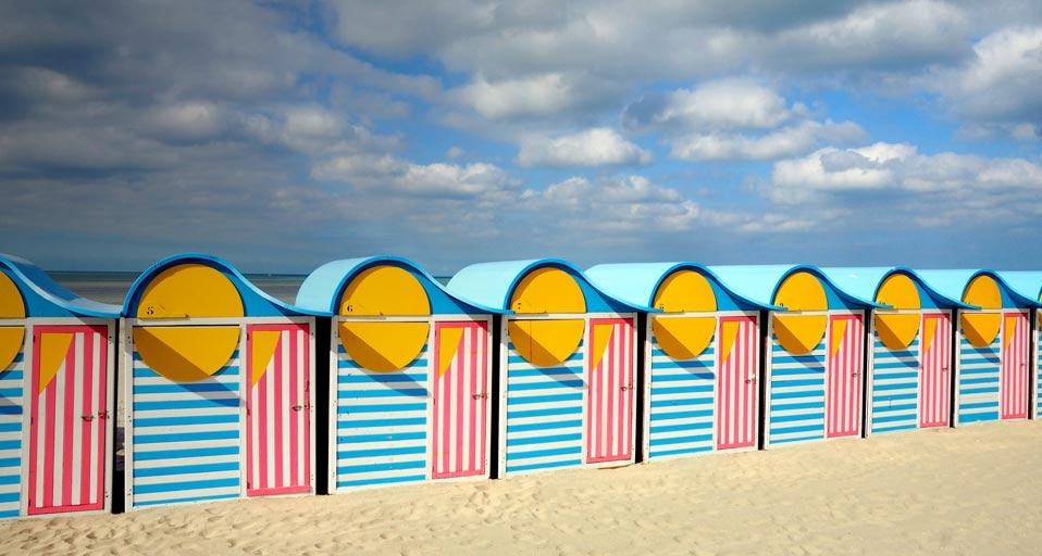 Cabines de plage à Dunkerque (© Colin Dutton/Plain Picture) &copy; (Bing France)