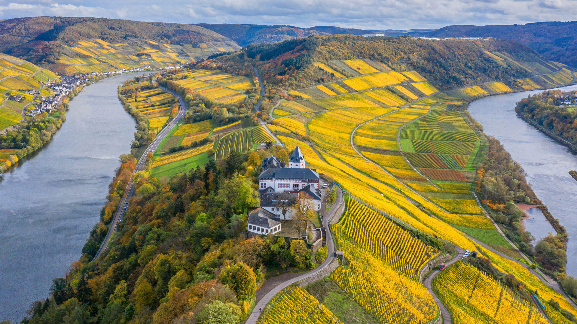 玛利恩堡，德国莱茵兰-普法尔茨州采尔县附近 (© Eiben, Hans Georg/Alamy)(Bing China)