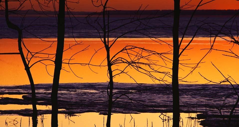 夕阳下的湖面 (© Corbis/AGE Fotostock) &copy; (Bing China)