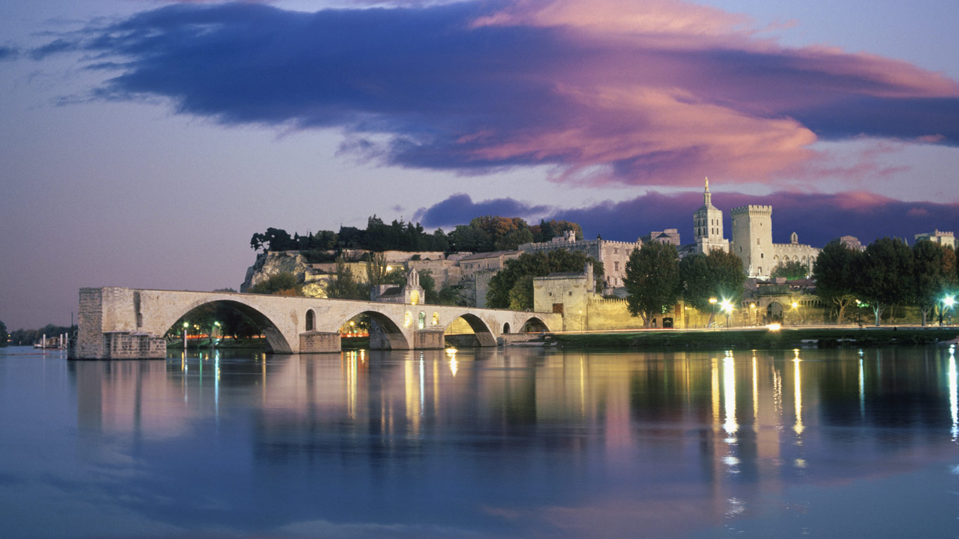 Avignon, le Rhône et le pont Saint-Bénézet, Vaucluse, Provence-Alpes-Côte d’Azur (© Visions Of Our Land/Getty Images)(Bing France)