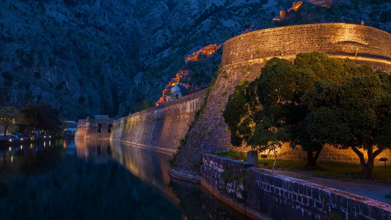 科托尔的防御工事，黑山 (© Slavica Stajić/500px)(Bing China)