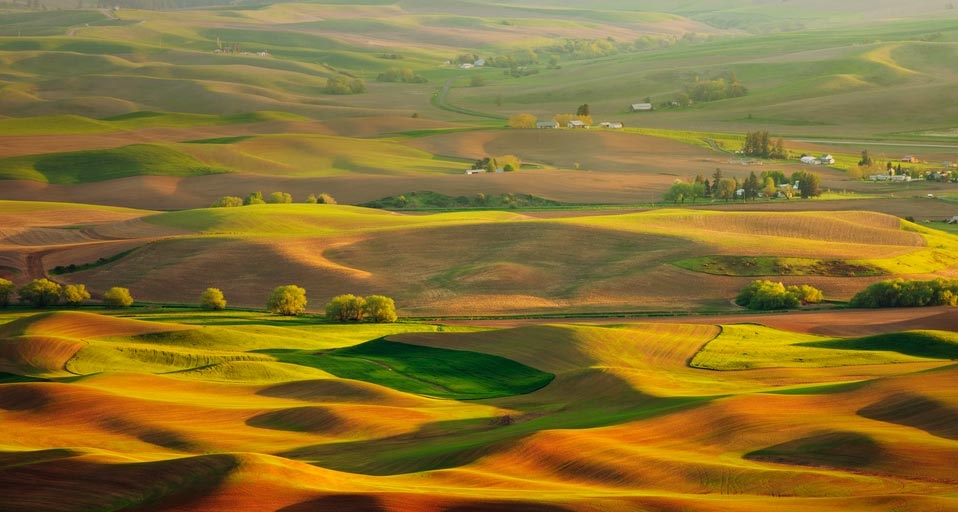 沐浴在晨光中的帕卢斯山 -- Yan Li &copy; (Bing China)