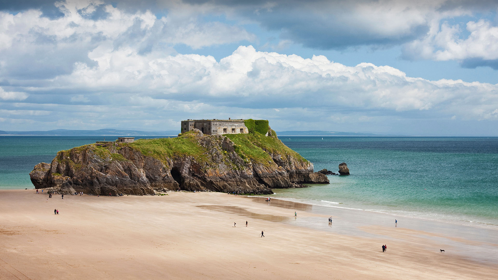 St Catherine’s Island, Tenby, Pembrokeshire (© David Clapp/Alamy)(Bing United Kingdom)