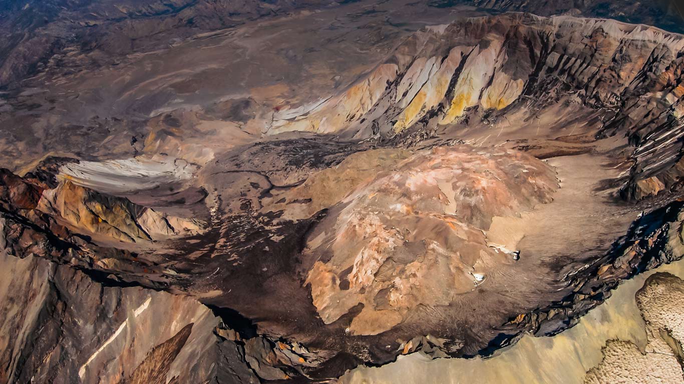 Aerial view of Mount St. Helens, Washington (© Muralee Raghavan)(Bing Canada)