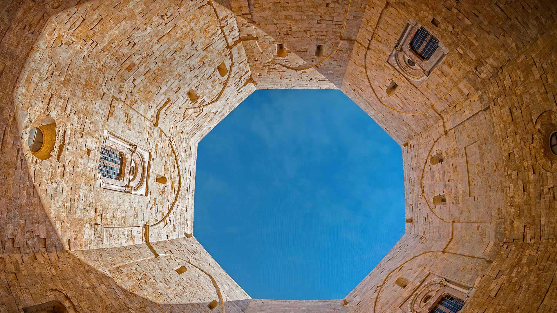 蒙特城堡，意大利普利亚大区 (© Toni Spagone/Alamy)(Bing China)