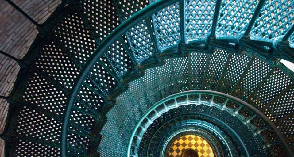 Iron staircase of Currituck Beach Lighthouse, North Carolina, U.S.A. (© Peter Ptschelinzew/Lonely Planet) &copy; (Bing Canada)