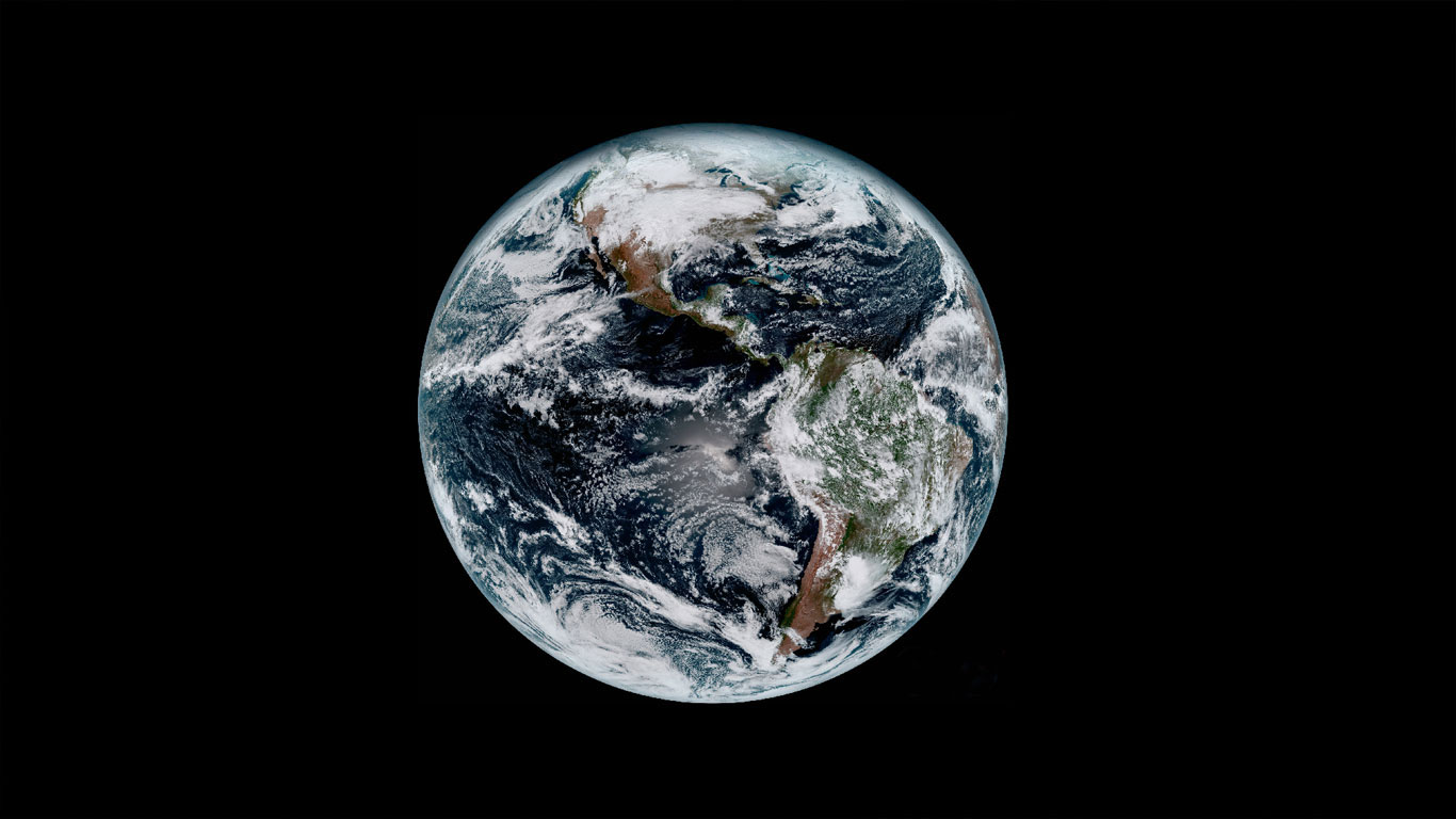 从太空中拍摄到的地球 (© NOAA)(Bing China)