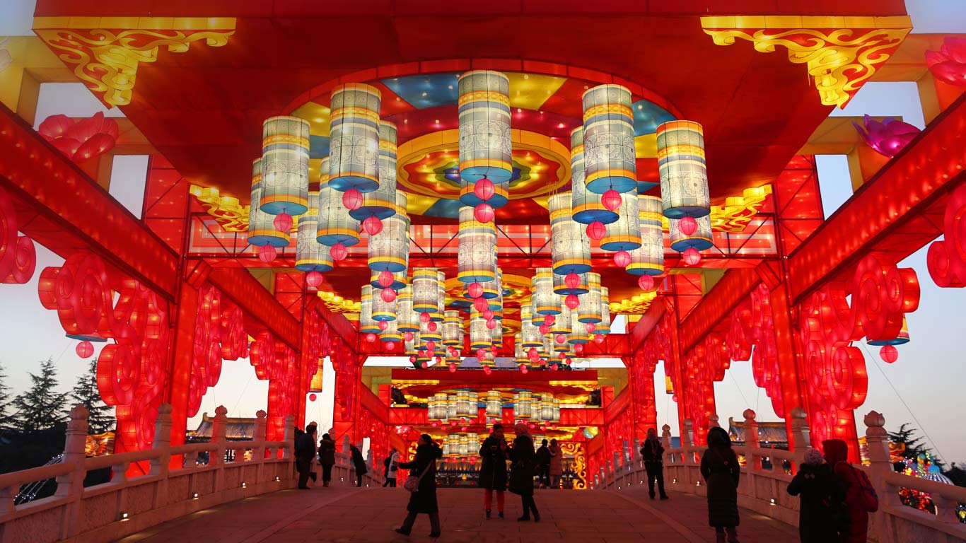 Quelques lanternes dans le jardin Datang Furong, Tang Paradise à Xi’an, Chine  (© VCG/Getty Images)(Bing France)