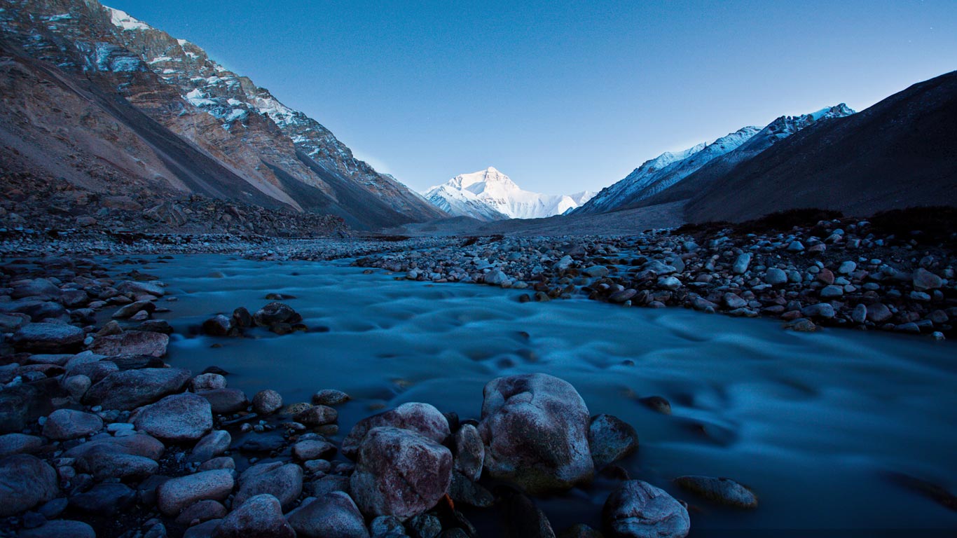远望珠穆朗玛峰 (© Yao Zhou)(Bing China)