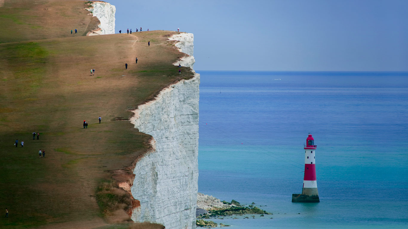 Klippen und Leuchtturm an der Landspitze Beachy Head, East Sussex, England (© Malcolm Park/Corbis)(Bing Deutschland)