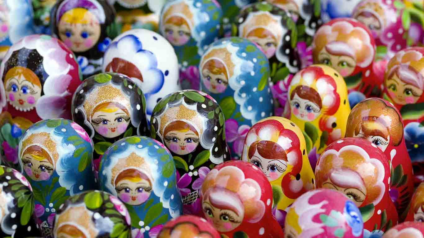 Groupe de poupées russes (© Jeff Ulrich/iStock/Getty Images)(Bing France)