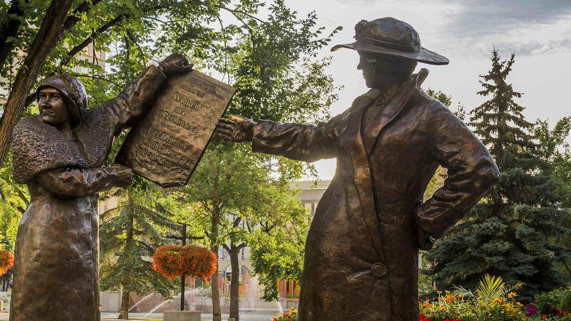The Famous Five monument sculpted by Barbara Paterson, Calgary (© Michael Wheatley/Age Fotostock)(Bing Canada)