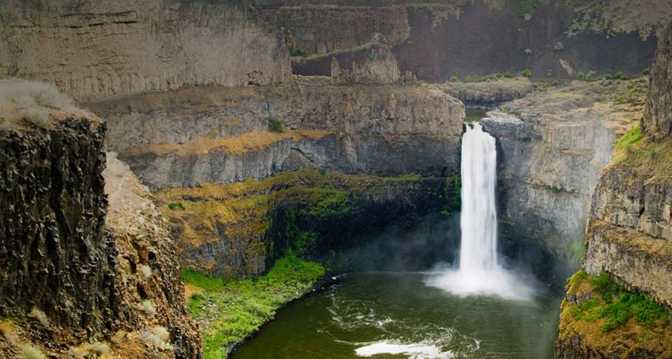 Palouse Falls, Washington --Terry Eggers/DanitaDelimont.com &copy; (Bing Canada)
