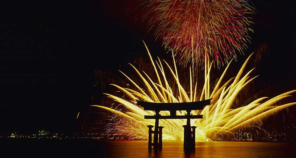 日本宫岛的严岛神社 -- JTB Photo/Photolibrary &copy; (Bing China)