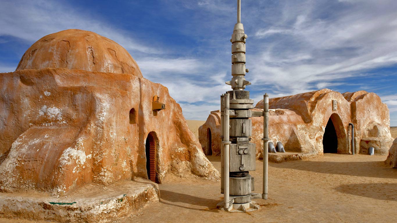 Filming location for the ´Star Wars´ movies, Chott el Djerid, Tunisia (© age fotostock/Alamy)(Bing Canada)