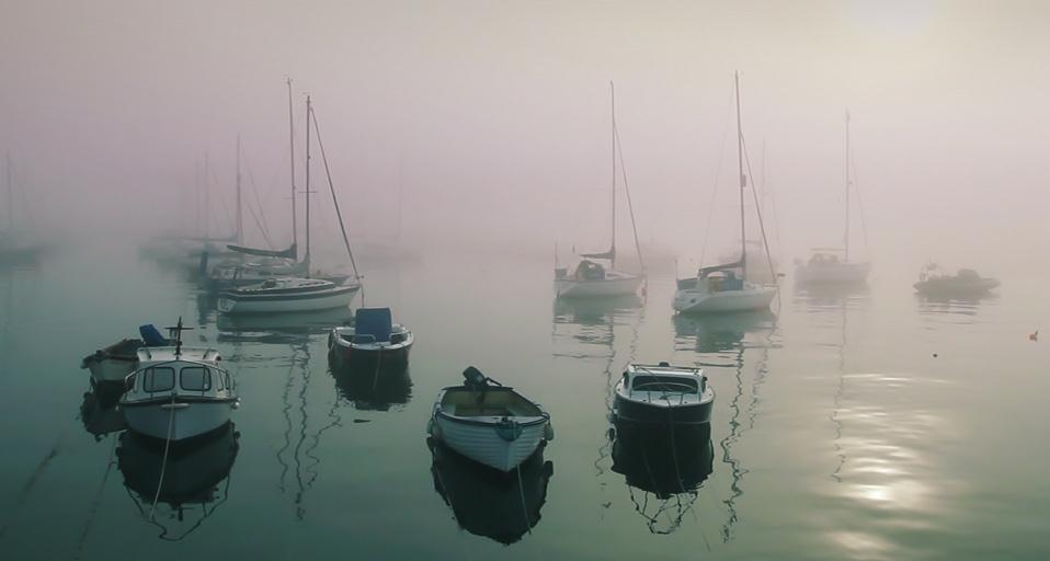 停泊在英国康沃尔郡彭赞斯港的船 (© Clipcanvas) &copy; (Bing China)