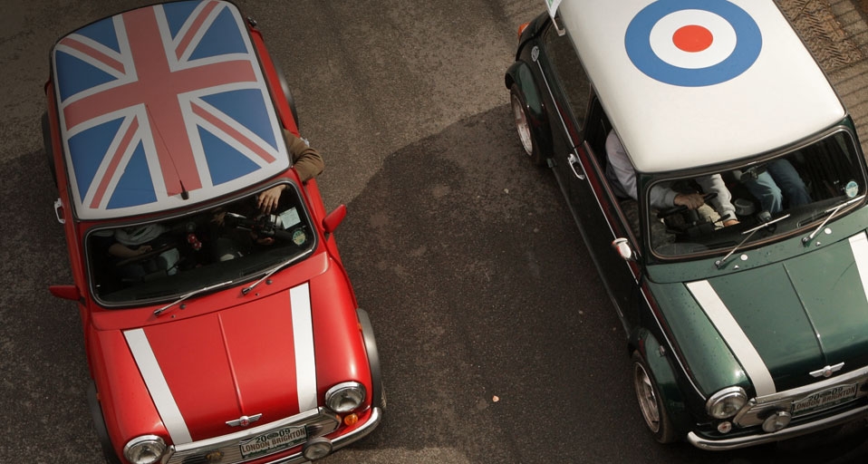 :  LONDON, ENGLAND – 12. AUGUST: Ansicht des Stadions als der Union Jack während der Abschluss-Zeremonie am 16. Tag der Olympischen Spiele in London 2012 im Olympischen Stadion gebildet wird, 12. August 2012, London, England.  (© Rob Carr/Getty Images) &c