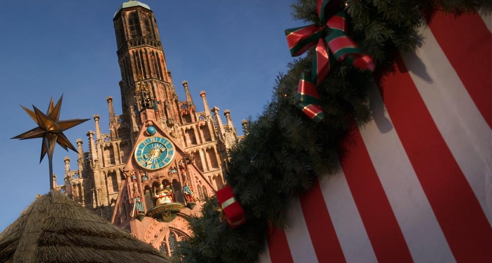 Nürnberger Christkindlesmarkt mit Liebfrauenkirche (© Jon Hicks/Corbis) &copy; (Bing Germany)