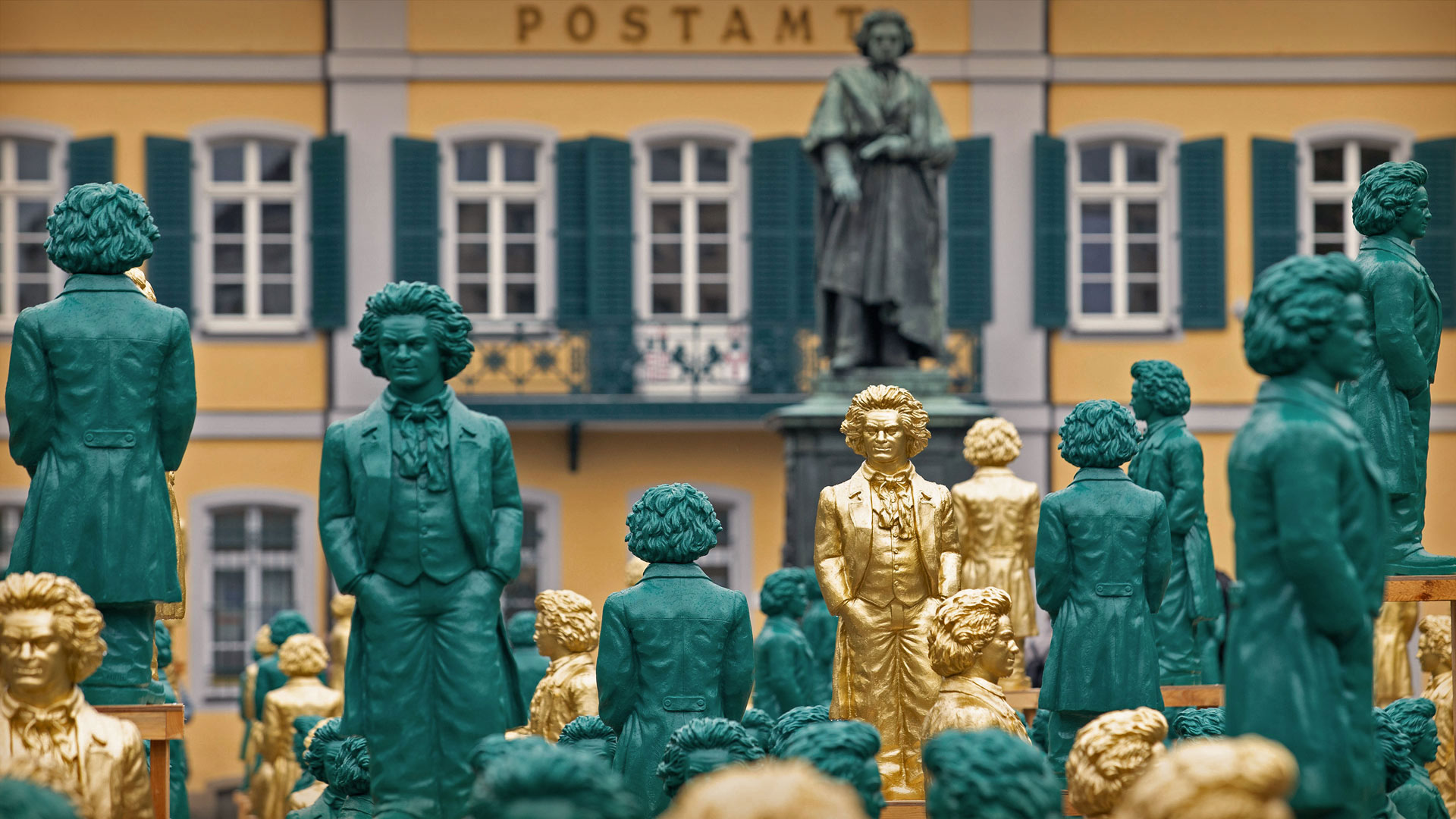 Ludwig van Beethoven sculptures and monument at the Münsterplatz, Bonn, Germany (© dpa/Alamy Live News)(Bing Canada)