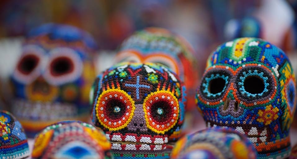 庆祝亡灵节制造的饰品 (© Rodrigo Cruz/Getty Images) &copy; (Bing China)