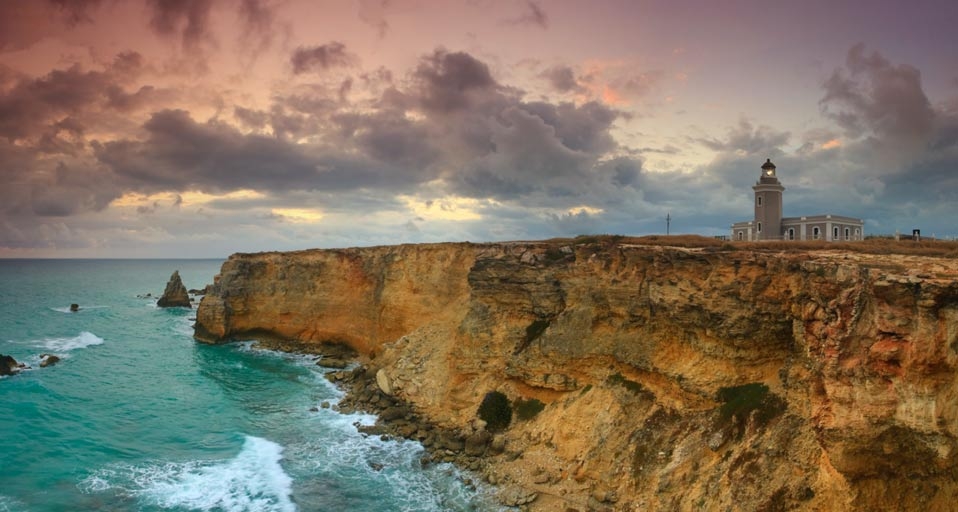 波多黎各海边的灯塔 --  Michele Falzone/Getty Images &copy; (Bing China)