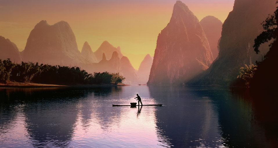 桂林附近的捕鱼者 -- SIME/eStock Photo &copy; (Bing China)