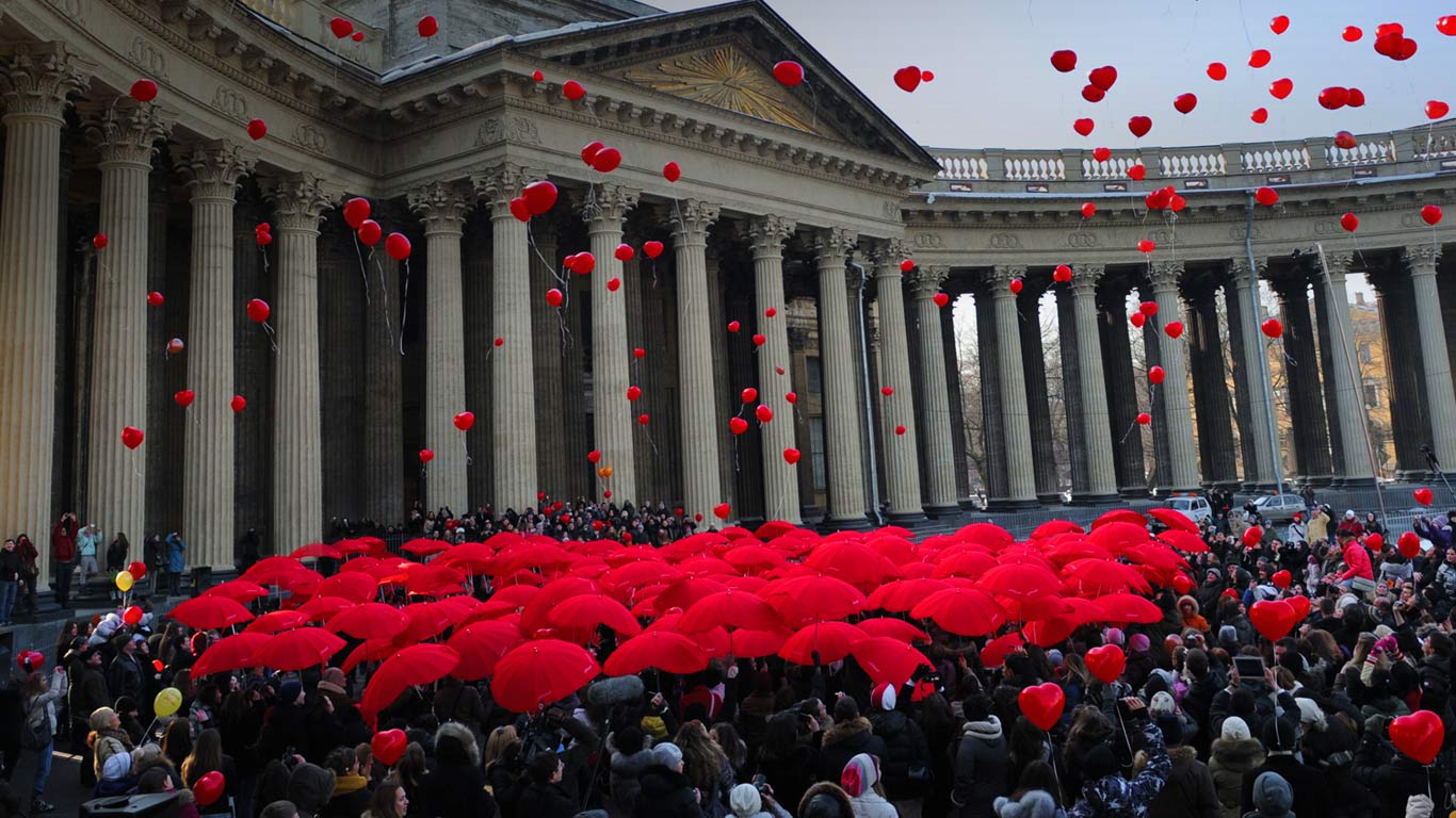 俄罗斯圣彼得堡，国际劳动妇女节庆祝活动 (© Yury Goldenshteyn/Corbis)(Bing China)