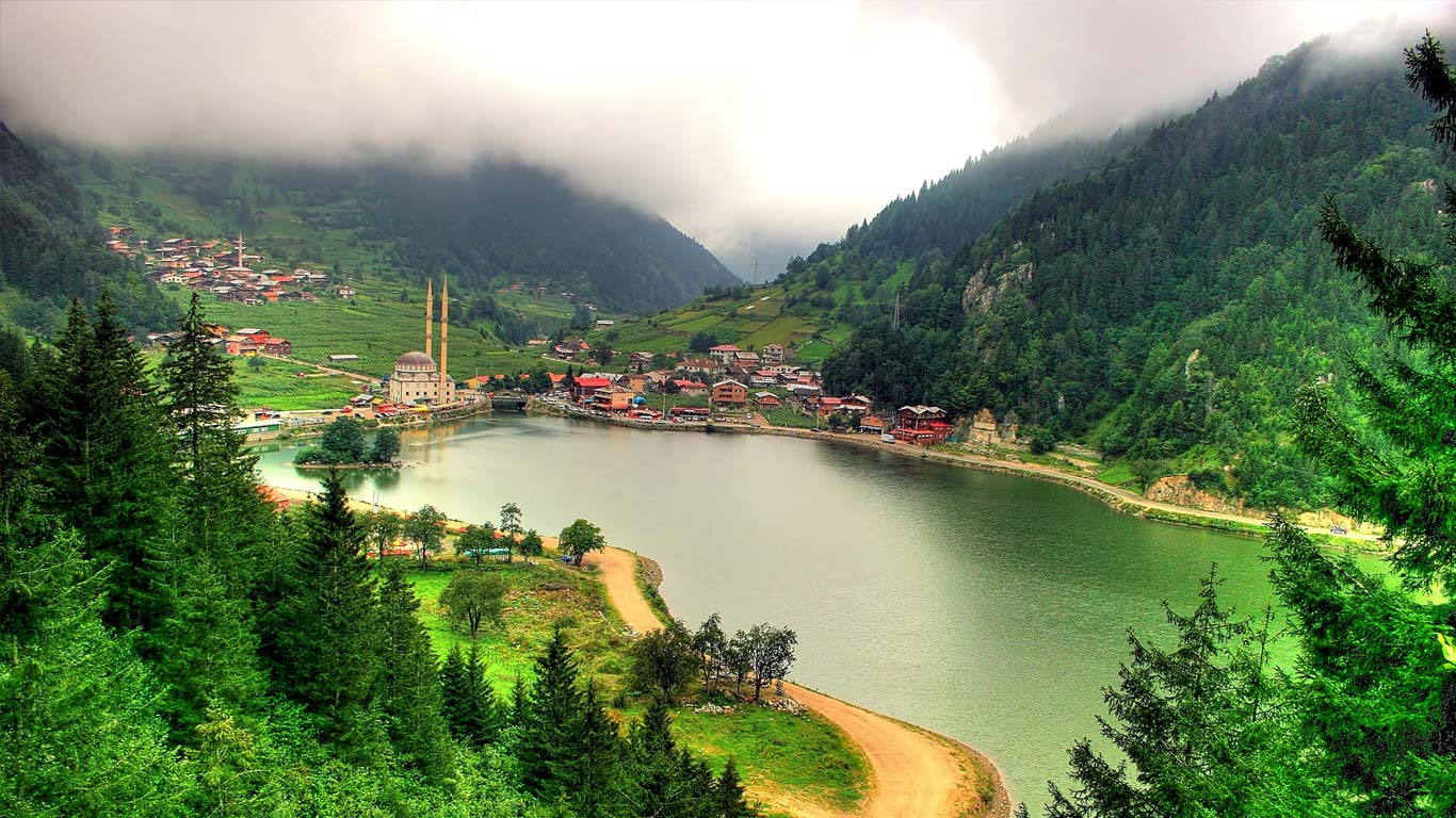 土耳其特拉布宗，乌宗湖(长湖) (© Ozcan Malkocer/Getty Images)(Bing China)