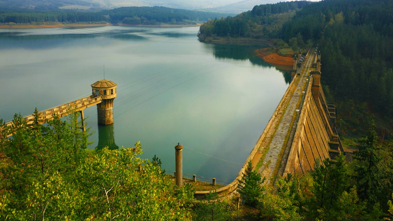 Studena Dam, Struma River, Bulgaria (© Ivan Pendjakov/age fotostock)(Bing Canada)
