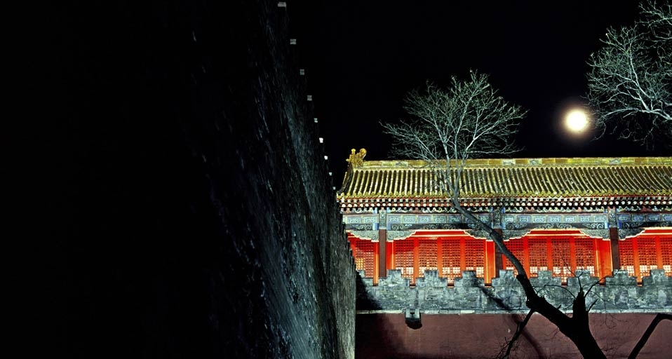中秋赏月：紫禁城晓月-- View Stock RF /age fotostock &copy; (Bing China)