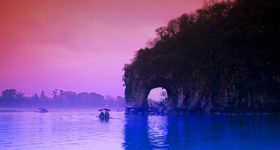 桂林漓江象鼻山 (© Best View Stock/Getty Images) &copy; (Bing China)