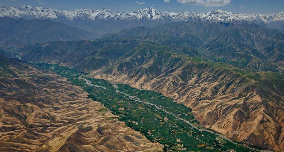 The Hindu Kush mountains stretch between Afghanistan and Pakistan -- David Guttenfelder/ National Geographic &copy; (Bing United States)