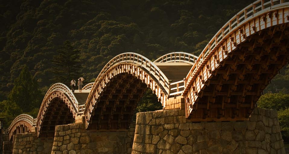 Wooden foot bridge in Iwakuni, Japan -- Robert Essel/Photolibrary &copy; (Bing Canada)