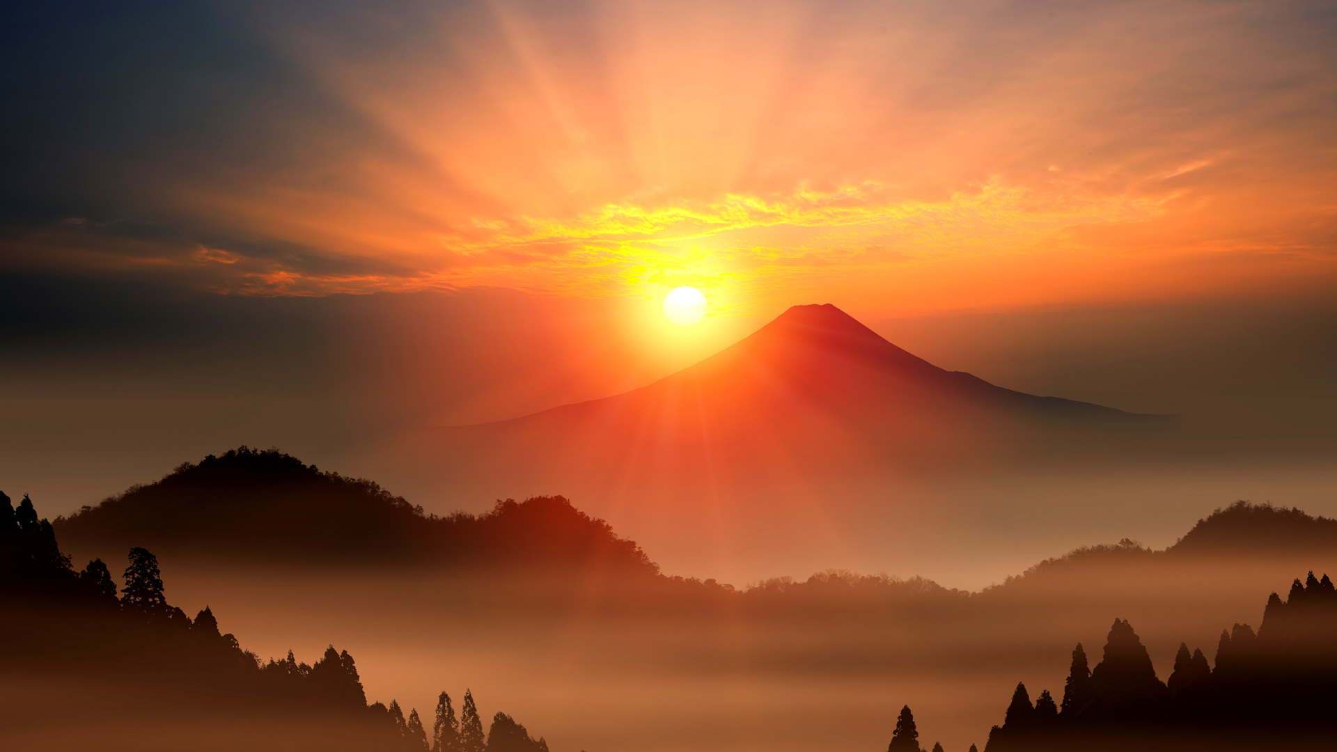 Sunrise at Mt. Fuji, Japan (© Juan Paulo Gutierrez/Getty Images)(Bing Canada)