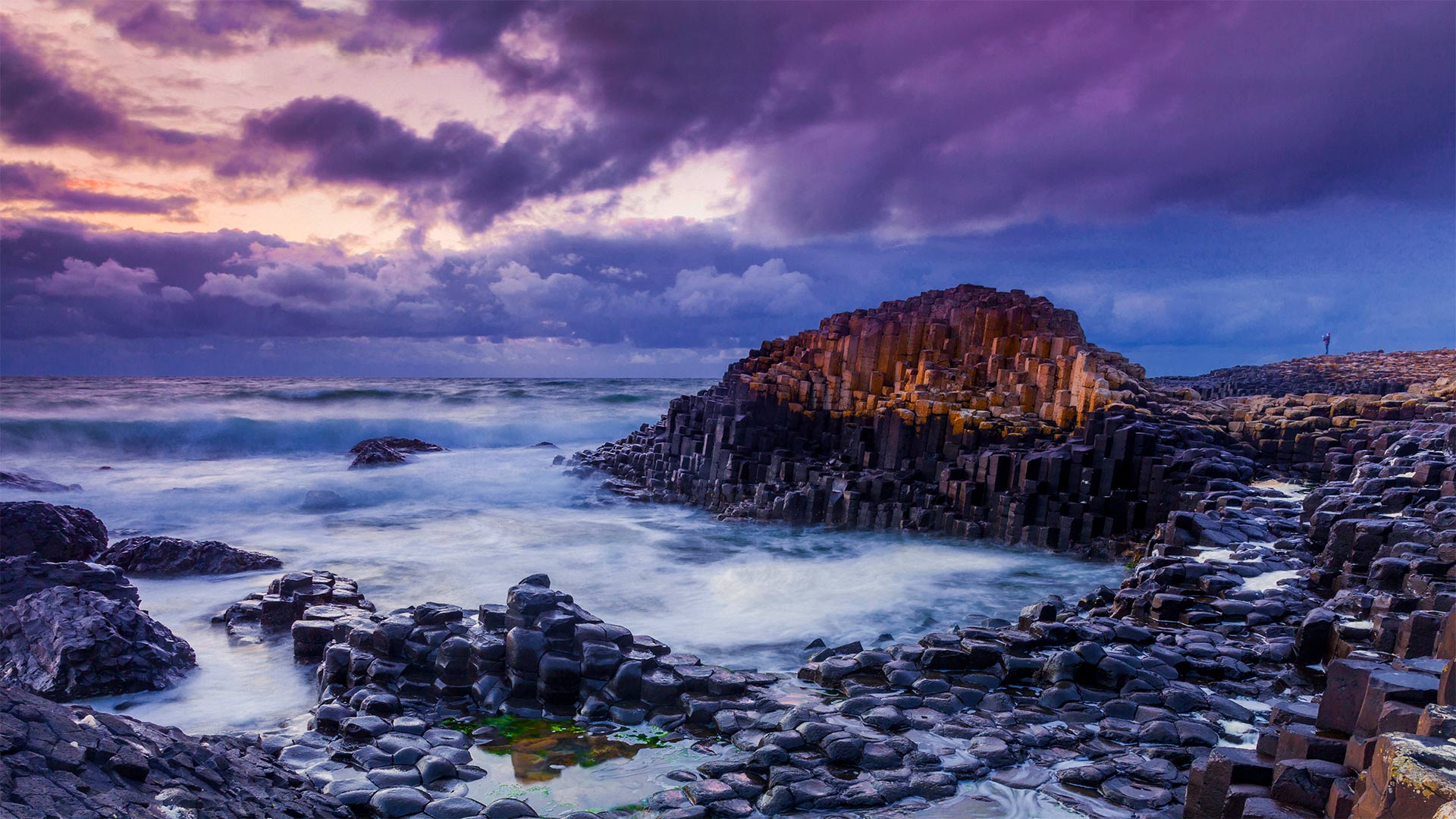 巨人堤道上的玄武岩柱，英国北爱尔兰 (© Olimpio Fantuz/eStock Photo)(Bing China)
